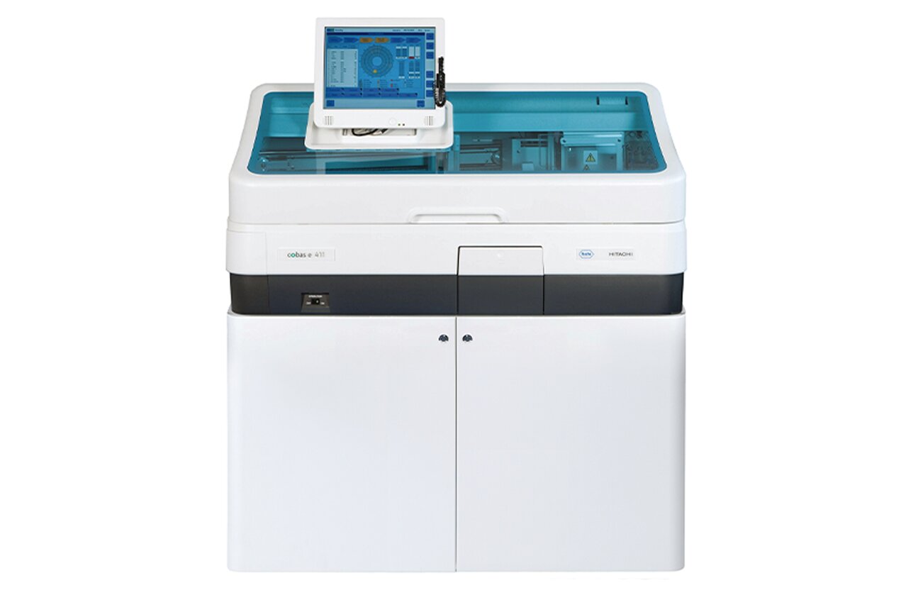 Roche cobas e 411 immunoassay analyzer